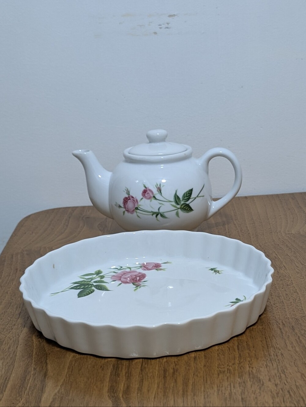 Vtg Christineholm Porcelain Rose Teapot & Matching 9.5" Fluted Quiche Pie Dish